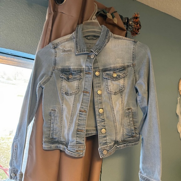 Jean jacket - Picture 2 of 3